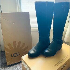 UGG BOOTS WATERPROOF BLACK LEATHER WITH SUEDE UPPERS. Size 6